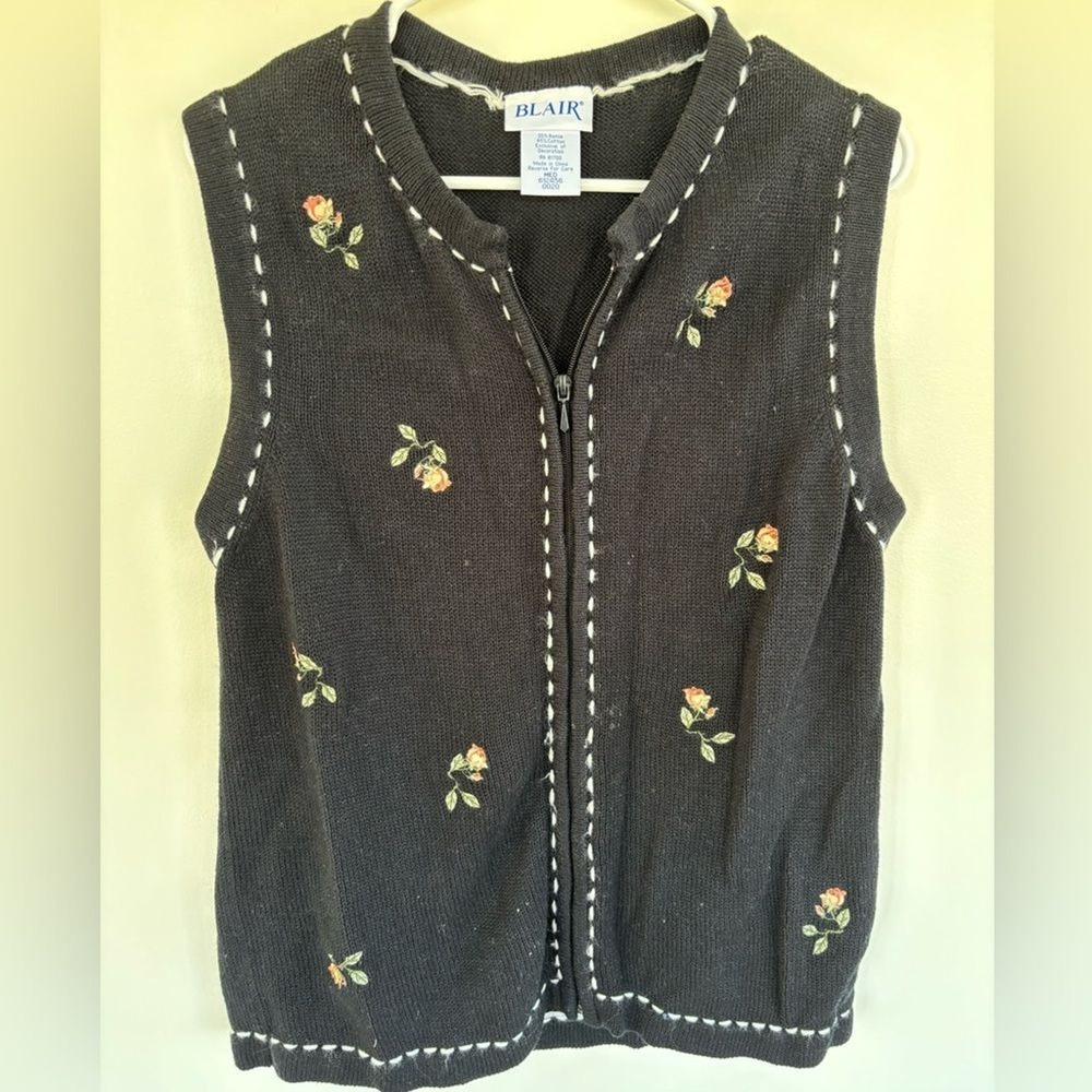 Blair Women's Sleeveless Sweater Vest in Black Embroidered Roses Size Medium